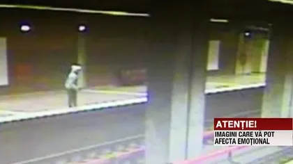 Momentul în care femeia de la Apărătorii Patriei s-a aruncat în faţa metroului, surprins de camerele de supraveghere  VIDEO