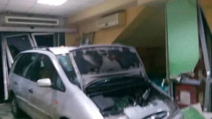 Un bărbat a intrat cu maşina în sala de aşteptare a Unităţii de Primiri Urgenţe a Spitalului Judeţean din Craiova