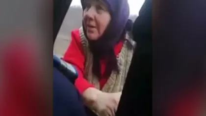 Femeia care cântă, fericită de arestarea soţului. Reacţia ei a devenit virală VIDEO