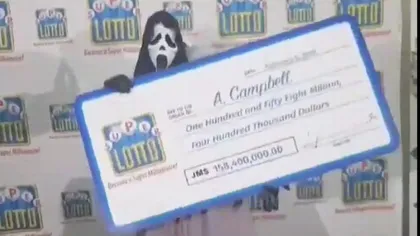 Un bărbat care a câştigat 1 milion de euro la loterie şi-a ridicat premiul purtând o mască. Motivul, HALUCINANT FOTO