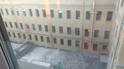O clădire a universităţii din Sankt Petersburg s-a prăbuşit. 21 de persoane ar fi prinse sub dărâmături