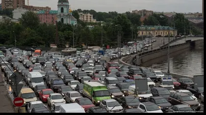 Taxă de poluare pentru şoferii care circulă prin Bucureşti. APIA propune, de asemenea, şi o taxă de congestie