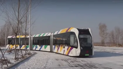 Revoluţie în transportul public. China se pregăteşte să introducă un tramvai fără şine şi fără vatman VIDEO