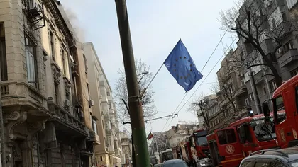 Incendiu în Bucureşti, o persoană a murit. Mai multe maşini de pompieri intervin FOTO şi VIDEO