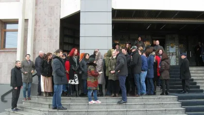 Un nou protest al magistraţilor faţă de prevederile OUG 7, în mai multe oraşe VIDEO