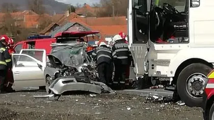 Accident în Hunedoara: O maşină a fost lovită de un TIR, pe DN 7. Şoferul autoturismului a murit pe loc