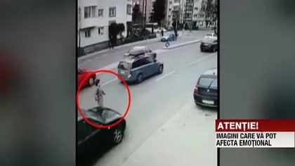 Accident surprins de camerele de supraveghere la Timişoara. O tânără a fost lovită de o maşină VIDEO