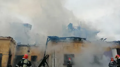Incendiu puternic la o casă de pe şoseaua Bucureşti-Ploieşti FOTO