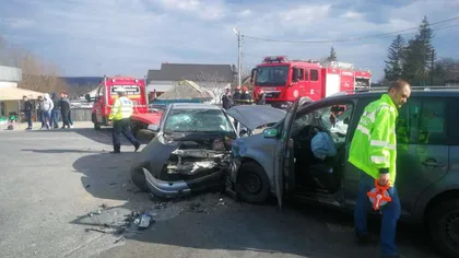 Accident CUMPLIT în Botoşani: două autoturisme s-au ciocnit, sunt cinci victime