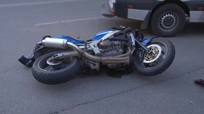 Tragedie în parc, un motociclist urmărit de poliţie a accidentat un pieton. Ambii sunt în stare gravă VIDEO
