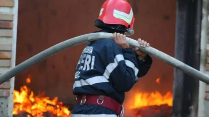 Incendiu la un depozit de materiale de construcţii din Bucureşti. Avertizare prin RoAlert