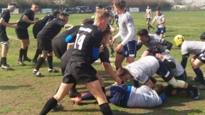 Scene şocante la un meci de rugby juniori! Violenţă extremă: puştii de 17 ani S-AU BĂTUT CRUNT sub ochii părinţilor VIDEO