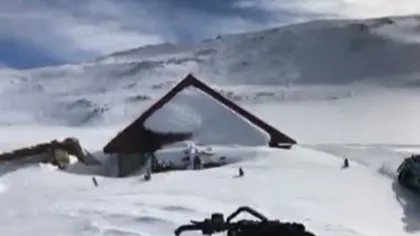 Zăpadă de 1 metru pe Transalpina. Imagini spectaculoase surprinse pe cea mai înaltă şosea din România