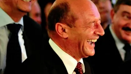 Traian Băsescu, criză de râs în direct după anunţul lui Iohannis privind referendumul