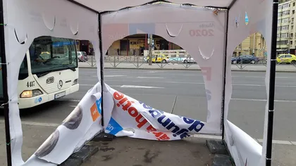 Alianţa USR-PLUS acuză că i-au fost distruse corturile şi afişele electorale din Bucureşti