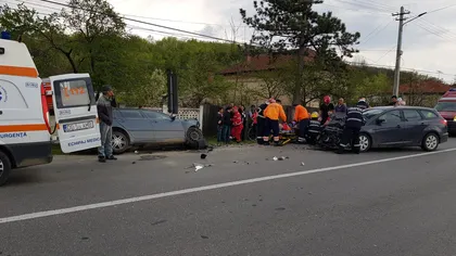 Şase persoane, între care doi copii, au fost rănite în urma unui accident rutier în Dâmboviţa