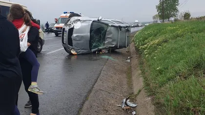 Trei maşini implicate într-un accident grav la Iaşi, provocat de o şoferiţă. Şapte persoane au fost rănite