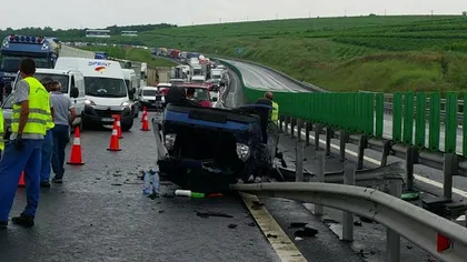 Accident grav în Prahova, trei răniţi după ce maşina s-a lovit de un cap de pod
