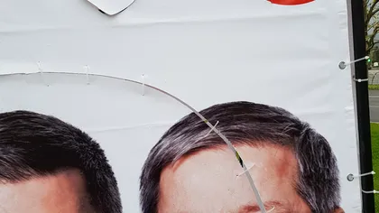 Alianţa USR-PLUS a cârpit banerele electorale vandalizate FOTO