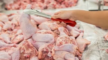 Carnea de pui injectată cu HORMONI, pericol pentru sănătate. Atenţie ce cumpăraţi