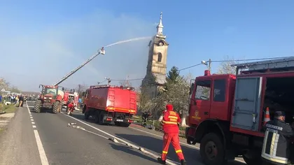 O biserică din Timiş a luat foc imediat după slujbă VIDEO