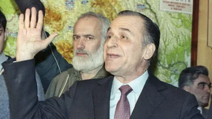 Guvernul cere anularea carnetului de revoluţionar pentru Ion Iliescu