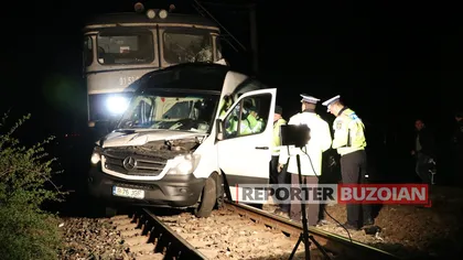 Numărul morţilor din accidentul de microbuz de la Buzău a ajuns la patru. Imagini teribile de la locul carnagiului FOTO