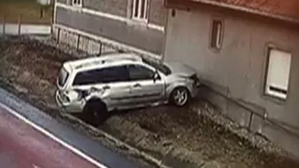 Imagini şocante surprinse pe o şosea din Braşov. Un şofer beat şi fără permis a provocat un accident teribil VIDEO