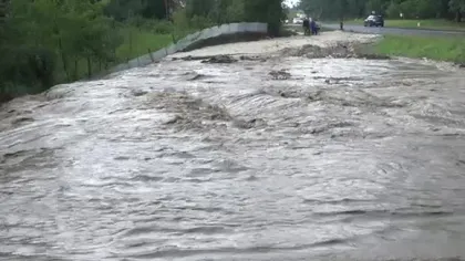Inundaţii puternice în Hunedoara, un bărbat a murit electrocutat