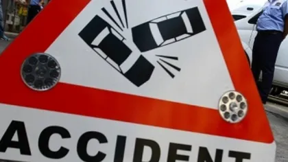 Trei persoane au fost rănite după ce un microbuz s-a ciocnit cu un autoturism, la Constanţa