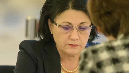 Federaţia Sindicatelor din Educaţie: Ministrul Ecaterina Andronescu pune lacătul pe multe licee din ţară
