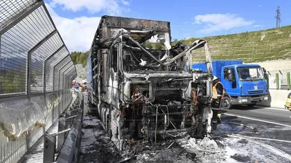 Un camion condus de un şofer român a explodat pe autostradă FOTO