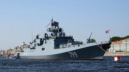 Nave militare ruse, în Marea Neagră, unde utilizează rachete de croazieră Kalibr şi sisteme de artilerie
