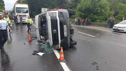 Accident CUMPLIT în Vâlcea. Un microbuz cu 12 călători s-a răsturnat pe DN 7. A fost activat planul roşu UPDATE