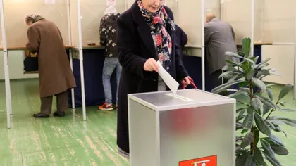 Lituanienii, la urne în al doilea tur de scrutin al prezidenţialor. Cursa între cei doi candidaţi este strânsă