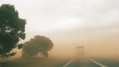 România, lovită de un nou fenomen extrem. O furtună de nisip a fost filmată în Mehedinţi VIDEO