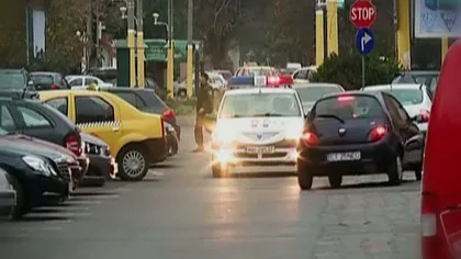 Şofer urmărit de poliţişti prin două judeţe după ce a refuzat să oprească la semnalul agenţilor
