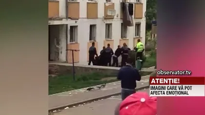 Patru poliţişti şi un jandarm, bătuţi în timpul unei intervenţii. Cei trei agresori au fost arestaţi VIDEO