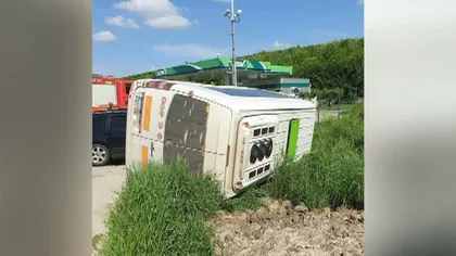 Accident grav în Mureş. Un microbuz care trasporta elevi s-a răsturnat