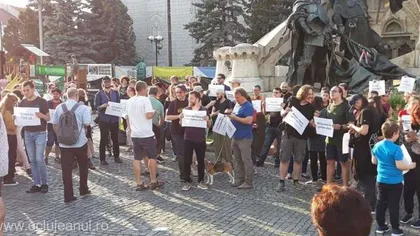 Sute de persoane au participat, la Cluj, la o adunare de solidaritate interetnică româno-maghiară, după incidentele din Valea Uzului