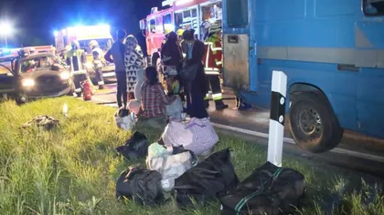 Microbuz cu 18 români, implicat într-un accident în Germania. Oamenii erau aduşi acasă cu o dubă de marfă, de o şoferiţă de 75 de ani