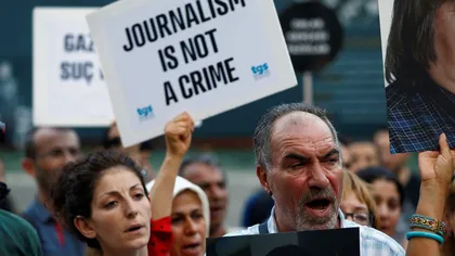Arestări în masă de jurnalişti cunoscuţi care şi-au apărat un coleg de breaslă