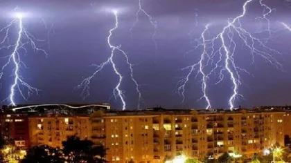 Prognoză specială pentru Bucureşti: Ploi torenţiale, descărcări electrice şi vijelii, până marţi dimineaţa
