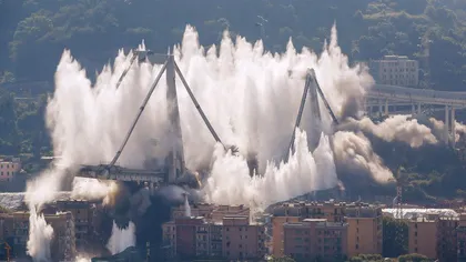 Podul morţii de la Genova a fost demolat. Locul tragediei e acum un morman de moloz, imagini spectaculoase VIDEO