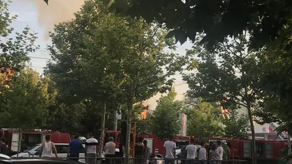 Incendiu în Capitală! O casă arde chiar lângă o benzinărie. UPDATE Focul a fost stins