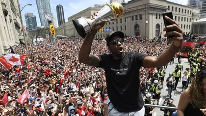 Un milion de canadieni au sărbătorit pe străzile din Toronto echipa Raptors, campioana NBA