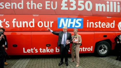 Cum se destind vedetele politice: Boris Johnson pictează autobuze, iar Theresa May găteşte
