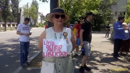 Protest la Cotroceni: Zeci de persoane cer demisia preşedintelui Klaus Iohannis şi eliberarea din închisoare a lui Liviu Dragnea