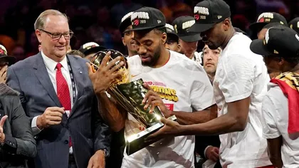 Toronto Raptors este noua campioană a NBA. Este primul titlu din istorie câştigat de canadieni