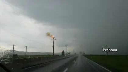 Furtuni violente în România. Două persoane au fost lovite de fulgere